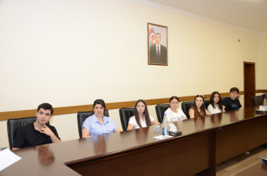Rayon İcra Hakimiyyətinin könüllülərinə “Layihələrin hazırlanması və idarə edilməsi” mövzusunda təlim keçirilib.
