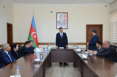 Kürdəmir Rayon İcra Hakimiyyətinin başçısı Elşən Həsənli barama istehsalında yüksək nəticə göstərən bir qrup kümçülərlə görüşüb