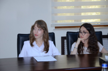 İcra başçısı Elxan İbrahimov İcra Hakimiyyətinin könüllüləri ilə görüşüb.