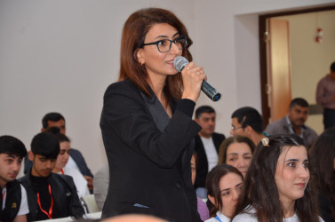 Kürdəmirdə xalq yazıçısı Çingiz Abdullayevlə görüş keçirilib