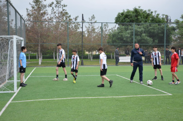Ümummilli lider Heydər Əliyevin anadan olmasının 102 illiyinə həsr edilmiş ümumtəhsil məktəblərin komandaları arasında minifutbol idman növü üzrə rayon turniri start götürüb.