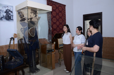 Rayon İcra Hakimiyyətinin könüllüləri Kürdəmir Tarix Diyarşünaslıq Muzeyi və Kürdəmir Dövlət Rəsm Qalereyasında olublar.