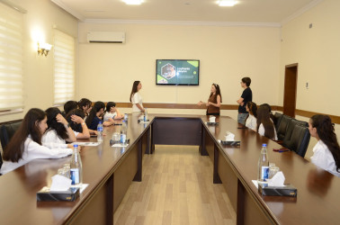 Rayon İcra Hakimiyyətinin könüllülərinə “Layihələrin hazırlanması və idarə edilməsi” mövzusunda təlim keçirilib.