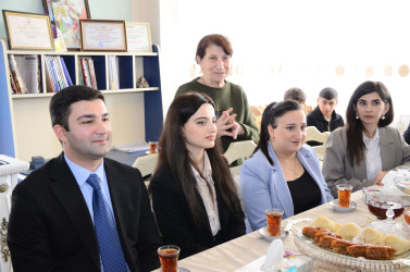 Kürdəmir Rayon İcra Hakimiyyəti başçısı Elşən Həsənli 98 yaşlı Gülməmməd babanın qonağı olub.