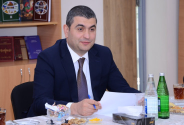 Kürdəmir Rayon İcra Hakimiyyətinin başçısı Elşən Həsənli bir qrup müəllimlərlə görüş keçirib.