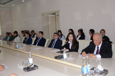 Kürdəmirdə “Konstitusiya və Suverenlik İli” çərçivəsində Ulu Öndər Heydər Əliyevin anadan olmasının 102 illiyinə həsr olunmuş “Müasir Konstitusiyamızın banisi və suverenliyimizin təminatçısı” adlı dəyirmi masa keçirilib.