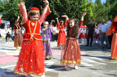 M.Ə.Rəsulzadə adına şəhər 2 nömrəli məktəbdə Son zəng tədbiri keçirilib.
