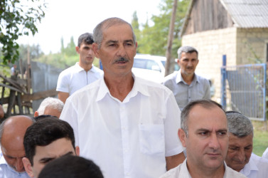 Qoçulu kənd sakinləri ilə səyyar qəbul keçirilib