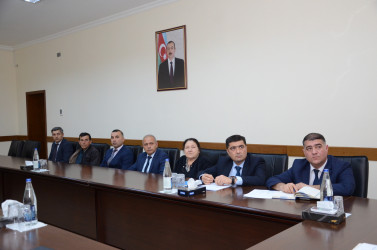 Kürdəmir Rayon İcra Hakimiyyətinin başçısı Elşən Həsənli barama istehsalında yüksək nəticə göstərən bir qrup kümçülərlə görüşüb