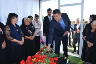 İcra başçısı şəhid Toğrul Əliyevin anım tədbirində iştirak edib.