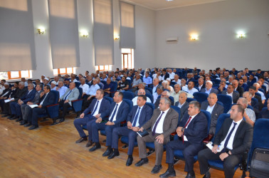 İcra başçısı Elxan İbrahimov rayonda yaşayan ağsaqqallar, ziyalılar və dini icma sədrləri ilə görüş keçirib.