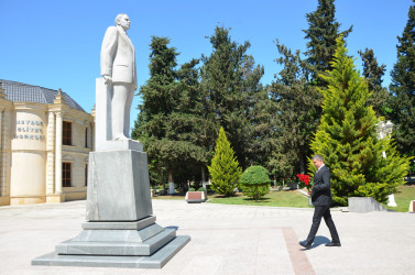 Kürdəmirdə Ümummilli Lider Heydər Əliyevin anadan olmasının 103 illiyi qeyd olunub.