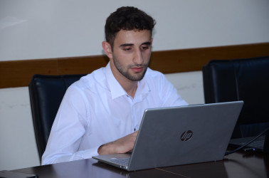 İcra başçısı Elxan İbrahimov İcra Hakimiyyətinin könüllüləri ilə görüşüb.