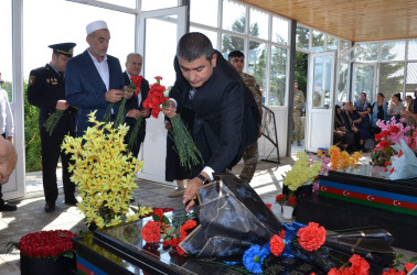İcra başçısı şəhid Vüsal Əhmədovun anım tədbirində iştirak edib.