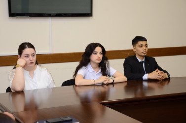 İyunun 24-də Kürdəmir Rayon İcra Hakimiyyətində 26 iyun BMT-nin “Narkotiklərlə Mübarizə Günü” ilə əlaqədar “Narkomaniyaya qarşı mübarizə və sağlam həyat tərzi” mövzusunda tədbir keçirilib.