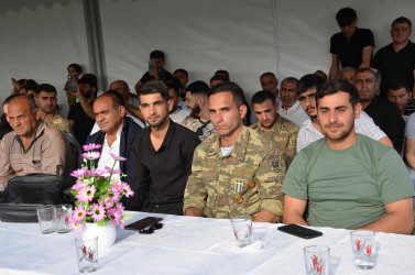 Kürdəmir rayonunun Carlı kəndində stadion kompleksi tikilib.