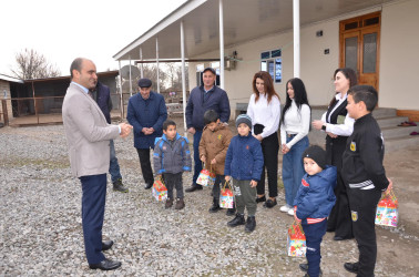 "31 Dekabr - Dünya Azərbaycanlılarının Həmrəyliyi Günü" və "Yeni il" bayramı Kürdəmirin Ucarlı kəndində də qeyd edilib.