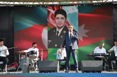 Kürdəmir rayonunun Carlı kəndində stadion kompleksi tikilib.