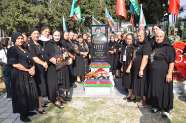 İcra başçısı şəhid Murad Eyyubovun və şəhid İslam Dünyamalıyevin anım tədbirlərində iştirak edib.