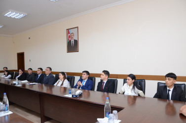 Kürdəmir Rayon İcra Hakimiyyətinin başçısı Elşən Həsənli rayonun fəal gəncləri ilə görüş keçirib.