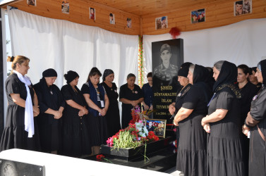 İcra başçısı şəhid Murad Eyyubovun və şəhid İslam Dünyamalıyevin anım tədbirlərində iştirak edib.