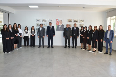 Kürdəmir Rayon İcra Hakimiyyətinin başçısı Elşən Həsənli bir qrup müəllimlərlə görüş keçirib.