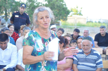 Yaranmış problemlərin həlli istiqamətində Yeni Şıxımlı kəndində sakinlərlə növbədənkənar görüş keçirilib.