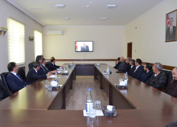Kürdəmir Rayon İcra Hakimiyyətinin başçısı Elşən Həsənli Sahibkarlarla görüş keçirib.