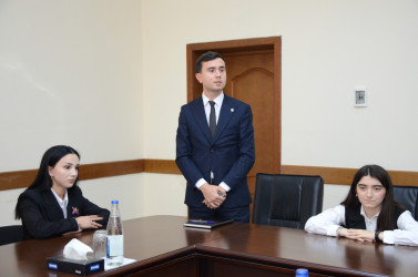 Kürdəmir Rayon İcra Hakimiyyətinin başçısı Elşən Həsənli rayonun fəal gəncləri ilə görüş keçirib.
