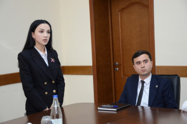 Kürdəmir Rayon İcra Hakimiyyətinin başçısı Elşən Həsənli rayonun fəal gəncləri ilə görüş keçirib.