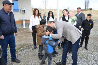 "31 Dekabr - Dünya Azərbaycanlılarının Həmrəyliyi Günü" və "Yeni il" bayramı Kürdəmirin Ucarlı kəndində də qeyd edilib.