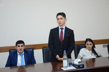 Kürdəmir Rayon İcra Hakimiyyətinin başçısı Elşən Həsənli rayonun fəal gəncləri ilə görüş keçirib.