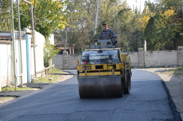Kürdəmirdə şəhərdaxili yolların əsaslı təmir işləri davam etdirilir.