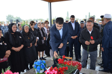 İcra başçısı şəhid Pərviz Novruzovun anım tədbirində iştirak edib.