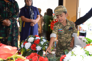 İcra başçısı şəhid Şahid Əkbərovun anım tədbirində iştirak edib.