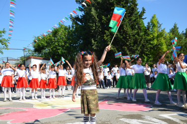 M.Ə.Rəsulzadə adına şəhər 2 nömrəli məktəbdə Son zəng tədbiri keçirilib.