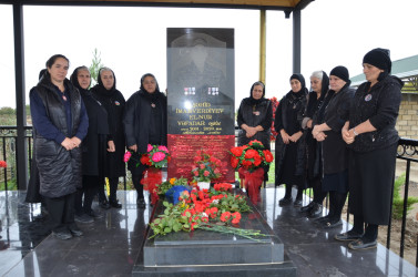 İcra başçısı şəhid Elnur İmamverdiyevin anım tədbirində iştirak edib.