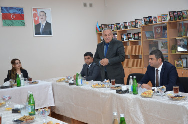 Kürdəmir Rayon İcra Hakimiyyətinin başçısı Elşən Həsənli bir qrup müəllimlərlə görüş keçirib.
