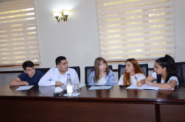 Avqustun 14-də Kürdəmir Rayon İcra Hakimiyyətinin könüllülərinə “Layihələrin hazırlanması və idarə edilməsi” mövzusunda təlim keçirilib.