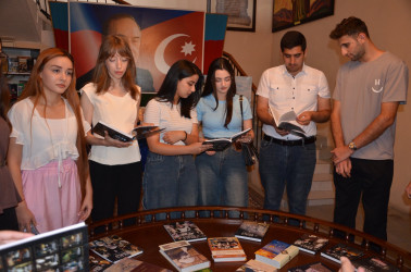 Kürdəmir Rayon İcra Hakimiyyətinin könüllüləri Nizami Gəncəvi adına Milli Azərbaycan Ədəbiyyatı Muzeyinin Xaqani Şirvani adına Aran regional filialını ziyarət ediblər.