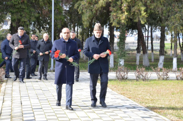 Kürdəmirdə Xocalı faciəsi qurbanlarının xatirəsi ehtiramla anılıb