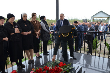 İcra başçısı şəhid Elnur İmamverdiyevin anım tədbirində iştirak edib.