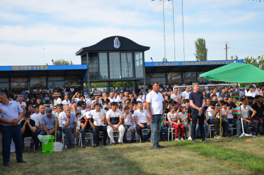 Kürdəmir rayonunun Carlı kəndində stadion kompleksi tikilib.