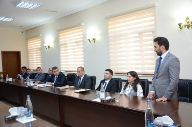 Kürdəmir Rayon İcra Hakimiyyətinin başçısı Elşən Həsənli rayonun fəal gəncləri ilə görüş keçirib.