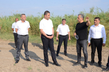 Kürdəmir Rayon İcra Hakimiyyəti başçısı müasir suvarma sistemləri ilə təchiz olunmuş torpaq sahəsinə baxış keçirib.