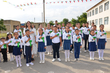 İcra başçısı Mollakənd kənd tam orta məktəbində keçirilən Son zəng tədbirində iştirak edib.