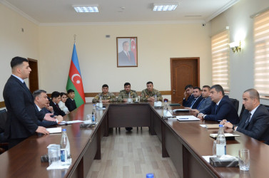 Kürdəmir Rayon İcra Hakimiyyətinin başçısı Elşən Həsənli rayonun fəal gəncləri ilə görüş keçirib.