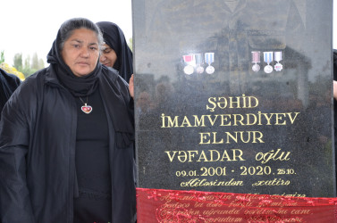 İcra başçısı şəhid Elnur İmamverdiyevin anım tədbirində iştirak edib.