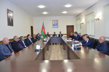 Kürdəmir Rayon İcra Hakimiyyətinin başçısı Elşən Həsənli Sahibkarlarla görüş keçirib.