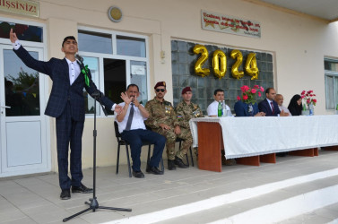 İcra başçısı Mollakənd kənd tam orta məktəbində keçirilən Son zəng tədbirində iştirak edib.